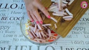 Очень вкусный салат с копченым мясом на стол за 20 минут