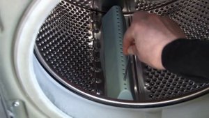 How to Replace a Washing Machine Drum Paddle in a Hotpoint Washer