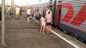 Окуловка. Поезд №113 Санкт-Петербург - Адлер, стоянка на станции Окуловка.