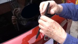 How to change a rear windshield wiper on a Toyota RAV4