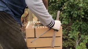 Кладка заборного столба из "евро" эконом кирпича.