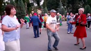 С ТОБОЮ РАЙ НА ЗЕМЛЕ! ТАНЦЫ В ПАРКЕ ГОРЬКОГО ХАРЬКОВ СЧАСТЛИВЫЕ ДНИ.mp4