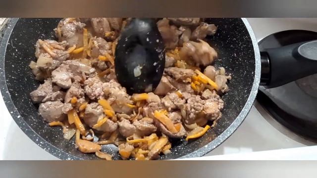 Простой ужин! Куриная печень тушеная в сметане с пастой Птитим! Полезно и вкусно!