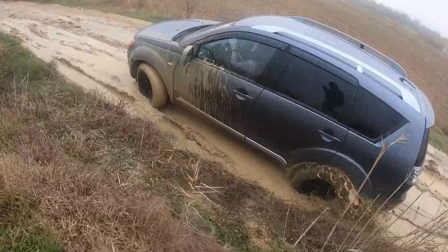 Nissan x-trail VS Mitsubishi Outlander смотреть онлайн