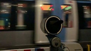 Звук железнодорожного переезда и поезда