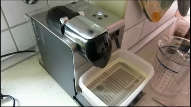 DeLonghi EN 520 Nespresso Lattissima+ Entkalkung Anleitung / descaling howto смотреть онлайн