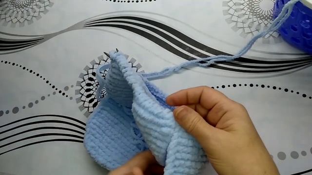 Вяжем шапку-ушанку и снуд из велюровой пряжи.
