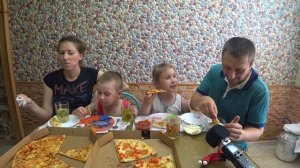 МУКБАНГ ТРИ ДОДО ПИЦЦЫ | FAMILY MUKBANG THREE DODO PIZZA #pizza #mukbang #StepFamily #мукбанг