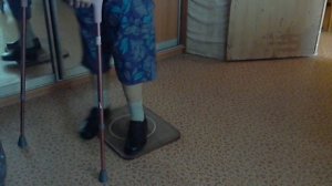 Ходить на протезах бедра и голени по ступенькам, перешагивать через препятствия.