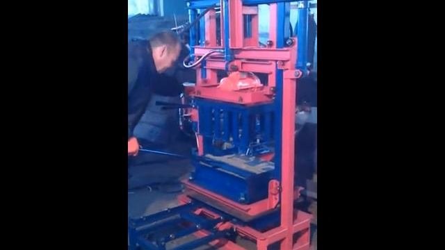 вибропресс гидравлический для блоков СИРГИС-3ГР.avi