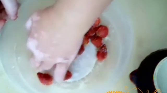 Компот из черешни и клубники