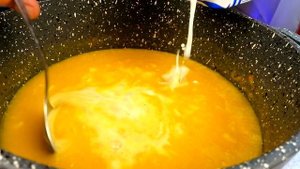 САМЫЙ ВКУСНЫЙ СЫРНЫЙ СУП. Рецепт сырного супа. Чесночные гренки на сковороде - как приготовить?