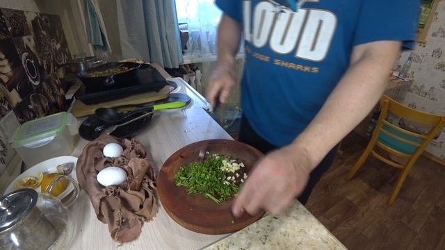 Папоротник на чугунной сковороде 