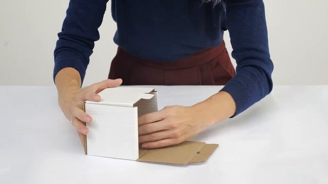 Картонная коробка "Сундук" 100*100*100 Т−24B белый/бурый смотреть онлайн