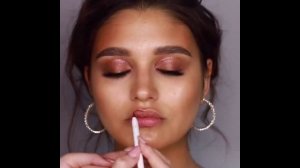 А как вам такие видео процессы макияжей.avi