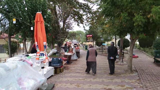 Термальный источник в Памуккале с горячей водой под открытым небом . Красная вода . смотреть онлайн