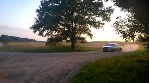 Audi A6 2.8 quattro даёт угла. Не повторяйте дома, за рулём профессионал.