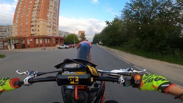 РАЗДАЛ ПО ГОРОДУ НА ПИТБАЙКЕ/ВЕСЕЛЫЙ МУЖИК смотреть онлайн