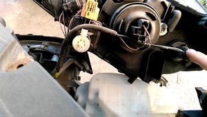 Почему потеет фара на Mazda3