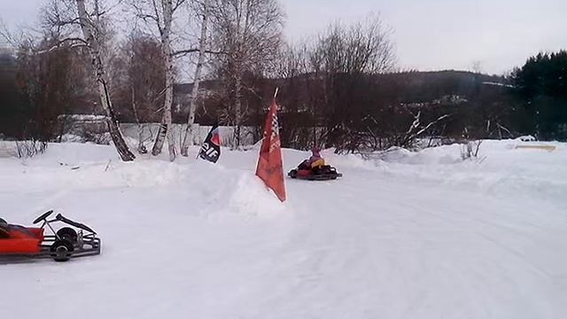 Патя "наваливает" (Абзаково картинг) :) смотреть онлайн