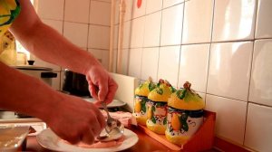 Рулетики из куриной грудки с беконом и сыром