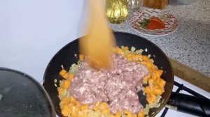 Вкуснешее Итальянское блюдо паста фитучини под соусом болоньезе