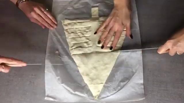 Пирог Ёлка из слоеного теста (albero di Natale di pasta sfoglia) смотреть онлайн