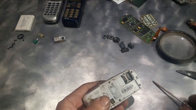 Есть ли золото в мобилках/ разбираю телефоны везде золото...