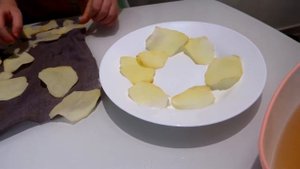 ЧИПСЫ В МИКРОВОЛНОВКЕ! БЫСТРО И ПРОСТО ЗА 5 МИНУТ!