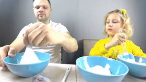 Милана делает свой первый  слайм и что-то пошло не так!