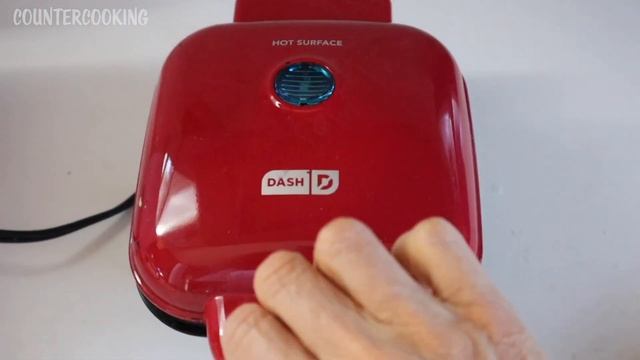Toasting Mini English Muffins In A Dash Egg Bite Maker смотреть онлайн