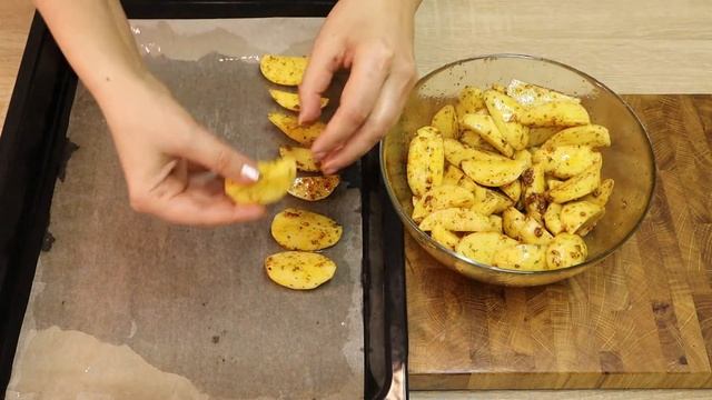 Вкусная картошечка по-деревенски. Приятного просмотра.