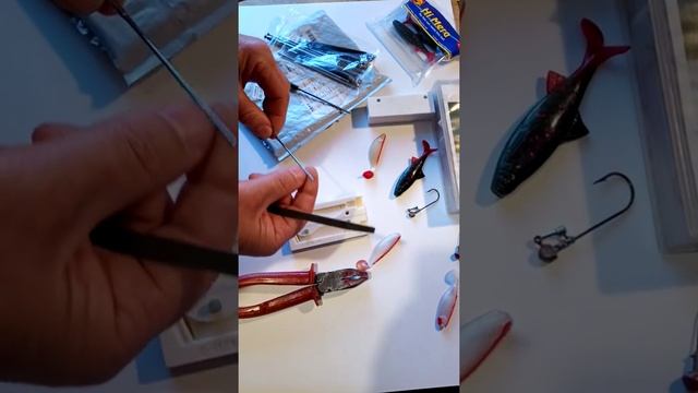 Приспособление для насадки силикона на крючок. смотреть онлайн