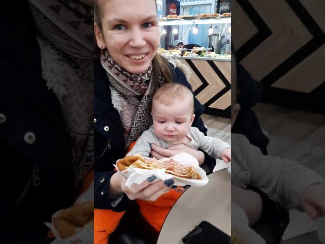 Василиса ест блинчик смотреть онлайн