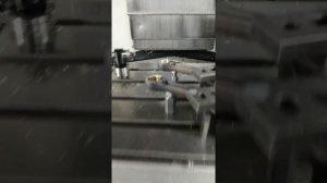 Расточка втулки верхней головки шатуна под поршневой палец