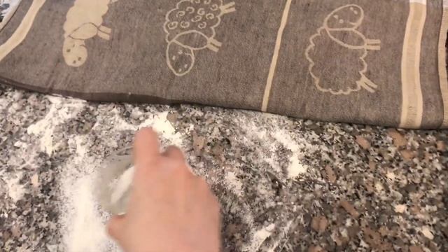 Рецепт: Ватрушки. Булочки с творогом и посыпкой