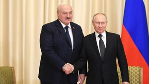 Путин поздравил Лукашенко с 30-летием пребывания в должности президента