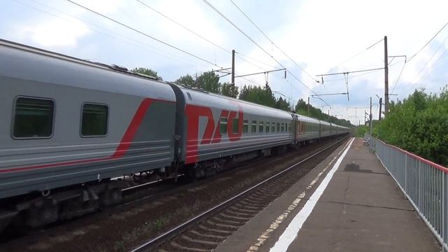 "Частица ЭВС-1 в нём" ЭП2К-378 с поездом дальнего следования и приветливой бригадой. смотреть онлайн