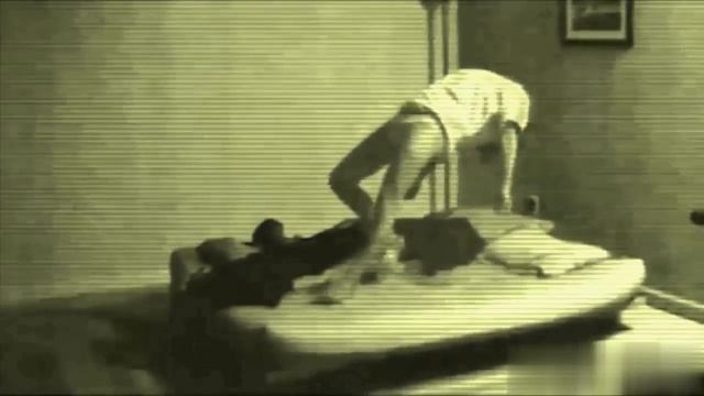 Мужчина начал плохо спать по ночам  Для этого установил камеру, и на утр смотреть онлайн