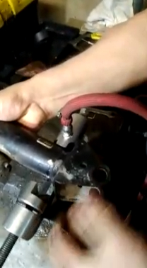 Заправка газом закрытого амортизатора при помощи системы SAR 2