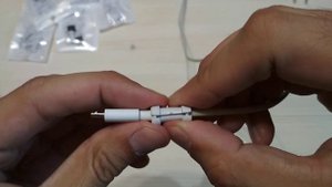 Анбоксинг. Зажимы для провода (защита от переламывания проводов)