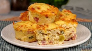 Праздничный вариант запеканки.
КАРТОФЕЛЬНЫЕ МАФФИНЫ С ВЕТЧИНОЙ