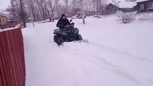 Пытался чистить снег квадроциклом