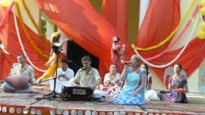 Нарасимха-пранама_Анастасия Боста и бхаджан-группа