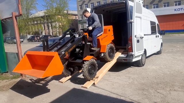 Очередной минипогрузчик КРЕПЫШ МП-2 уезжает в Казахстан смотреть онлайн