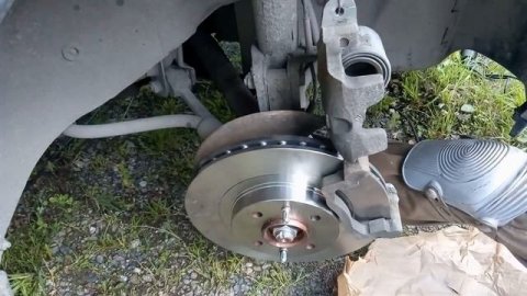 Замена тормозных дисков Приора. Передние диски, меняем самостоятельно.