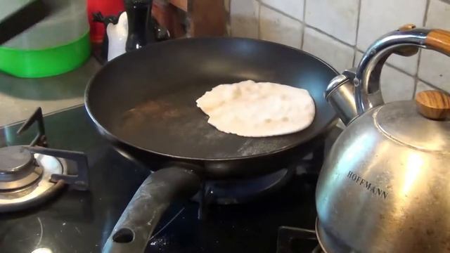 Готовим пресные лепешки на сковородке. Быстро и очень просто.!