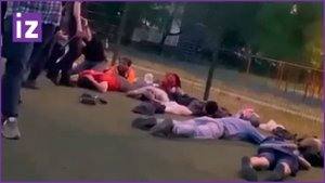 Мигранты выгнали детей со спортплощадки в Москве, но поиграть в футбол не вышло / Известия