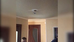 Слив воды и сушка полотна натяжного потолка. Полный цикл