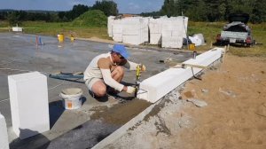 Укладываем первый ряд газобетона  быстро и качественно